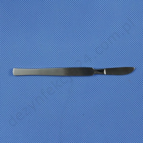 Skalpel chirurgiczny typ brzuszasty 2 cm (metalowy)